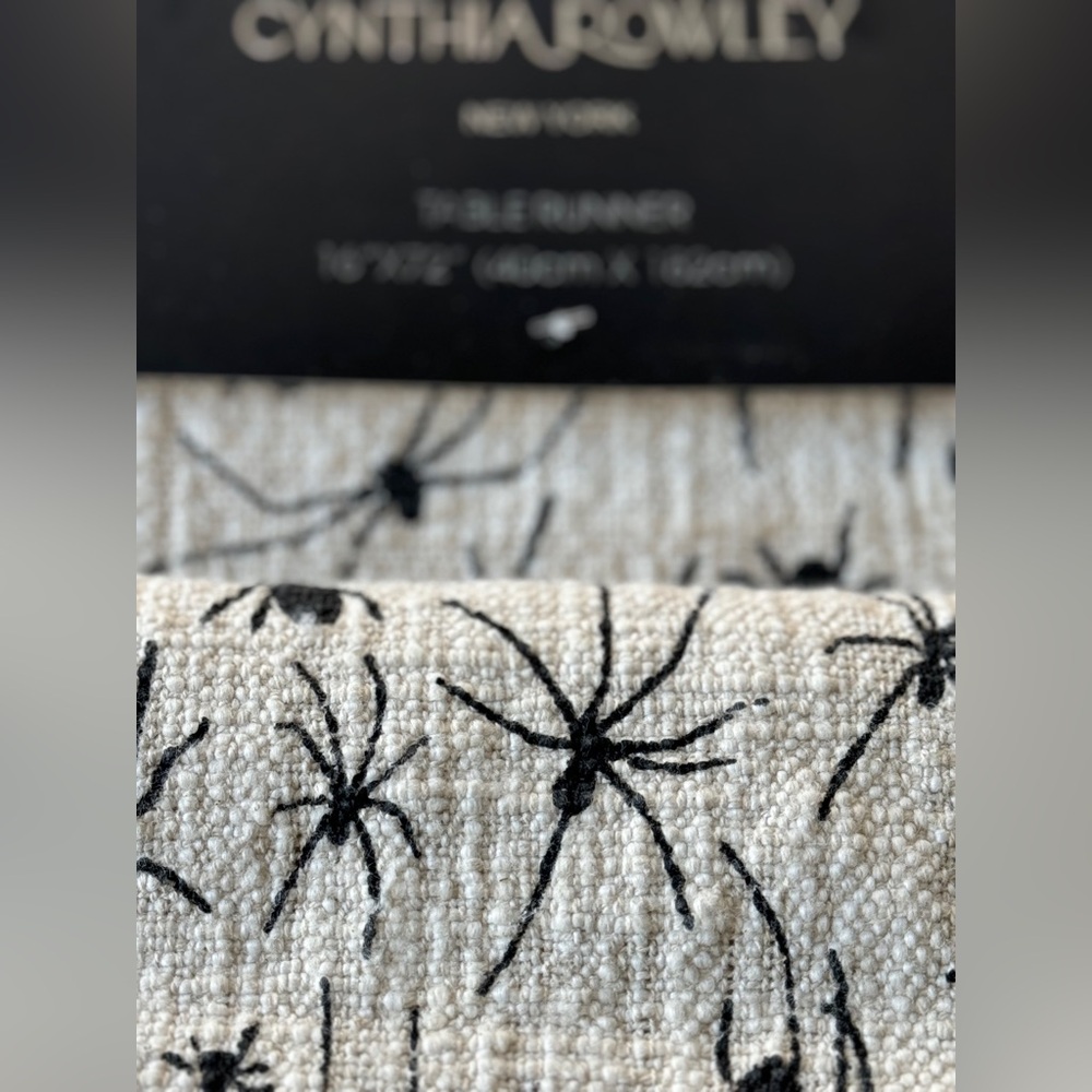 Spiders‎ 🕷️ Table Runner - Picture 3 of 13